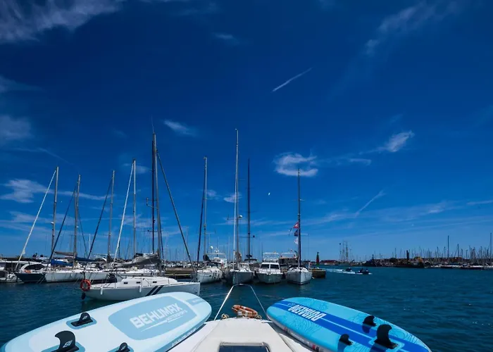 Alojamiento En Barco Voralamar